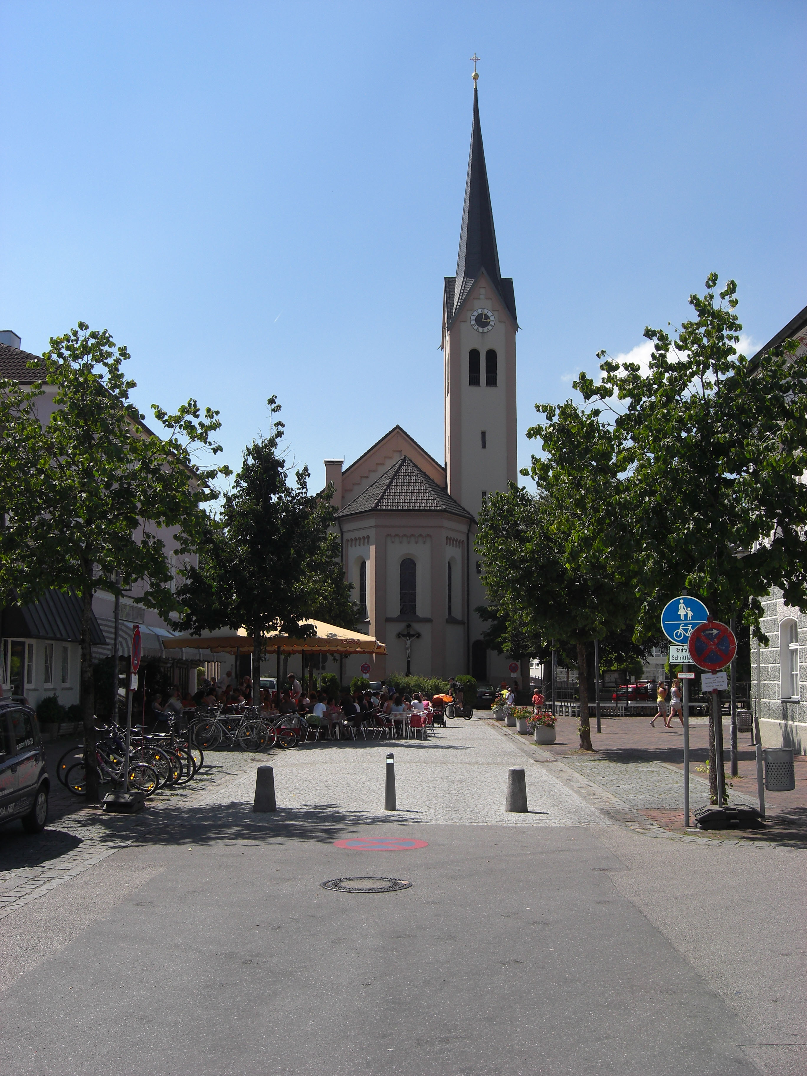 Kirche_Kolbermoor_Stadtmitte_Heilig_Dreifaltigkeit
